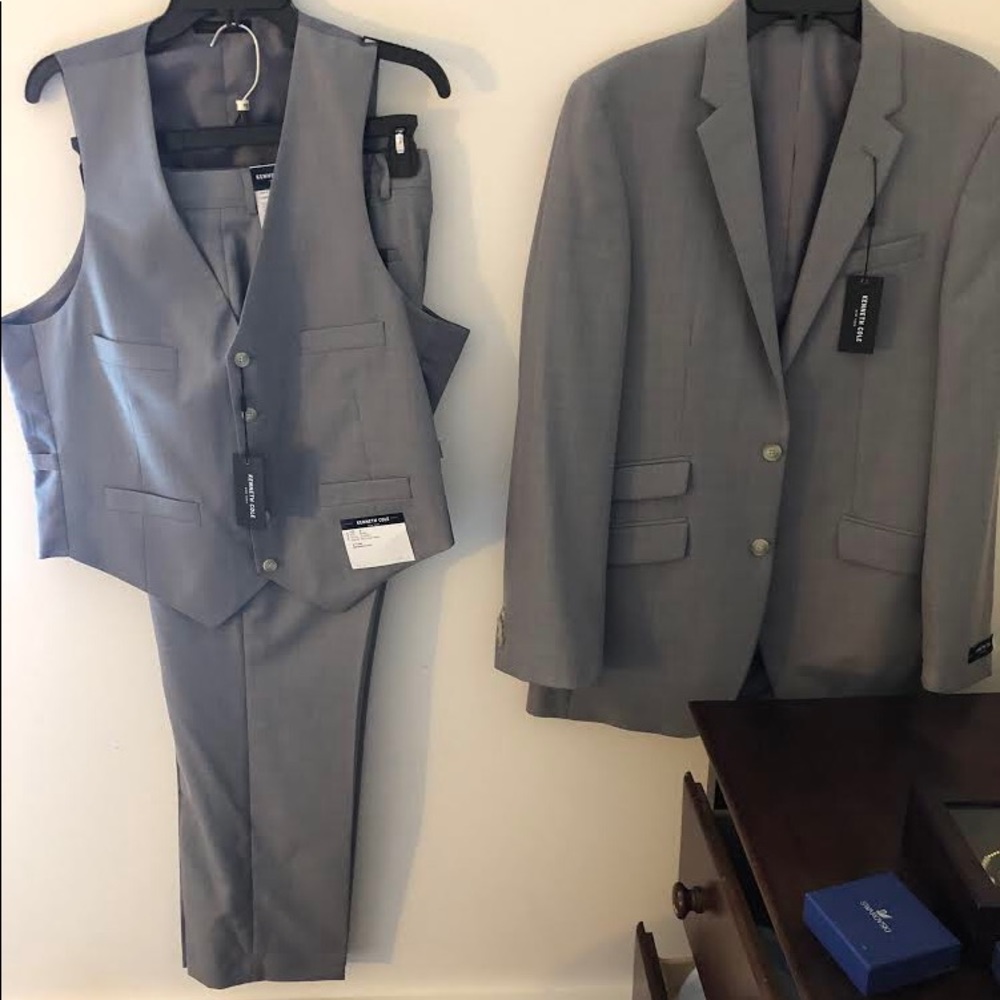 Kenneth Cole Men’s suit